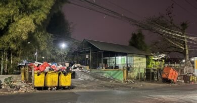 Bau Sampah Menyengat! Para Pengendara Akui Tak Nyaman Melewati TPS Merjosari