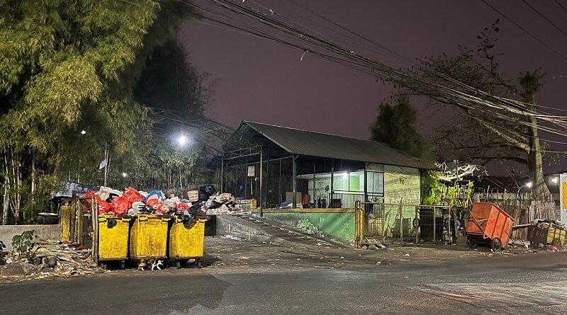 Bau Sampah Menyengat! Para Pengendara Akui Tak Nyaman Melewati TPS Merjosari