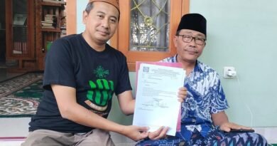Gus Idur Serahkan Surat Permohonan Rekomendasi SK DPC K-Sarbumusi NU Kota Batu Ke Ketua DPW K-Sarbumusi Jatim